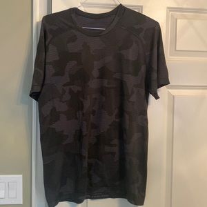 Black camo lulu tech shirt